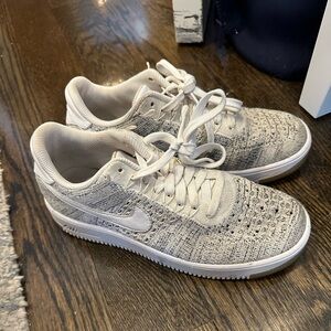 Nike Air Force 1 Flyknit Low gray sneakers